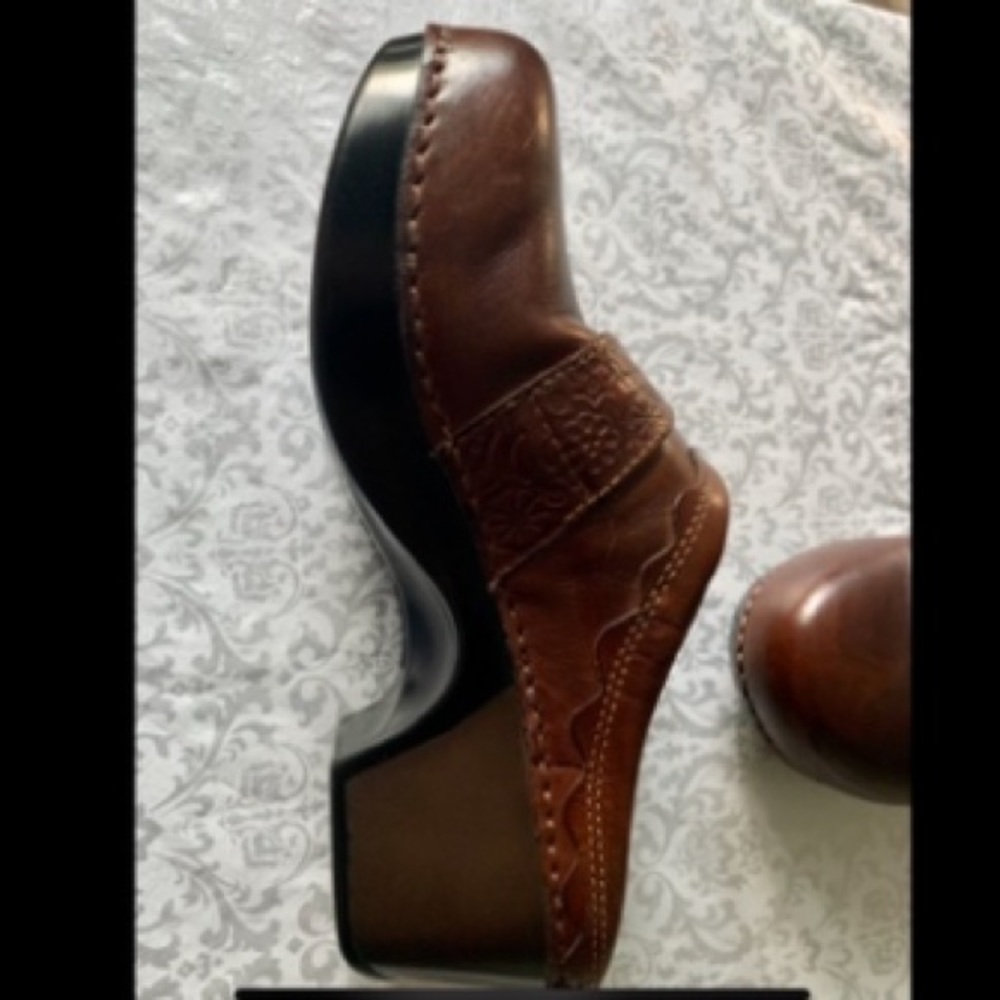 Dansko Brown/Burgundy Clogs Open Back With Buckle Size 39 - Picture 12 of 12